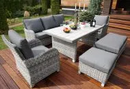 Стол со стульями или кухонный уголок