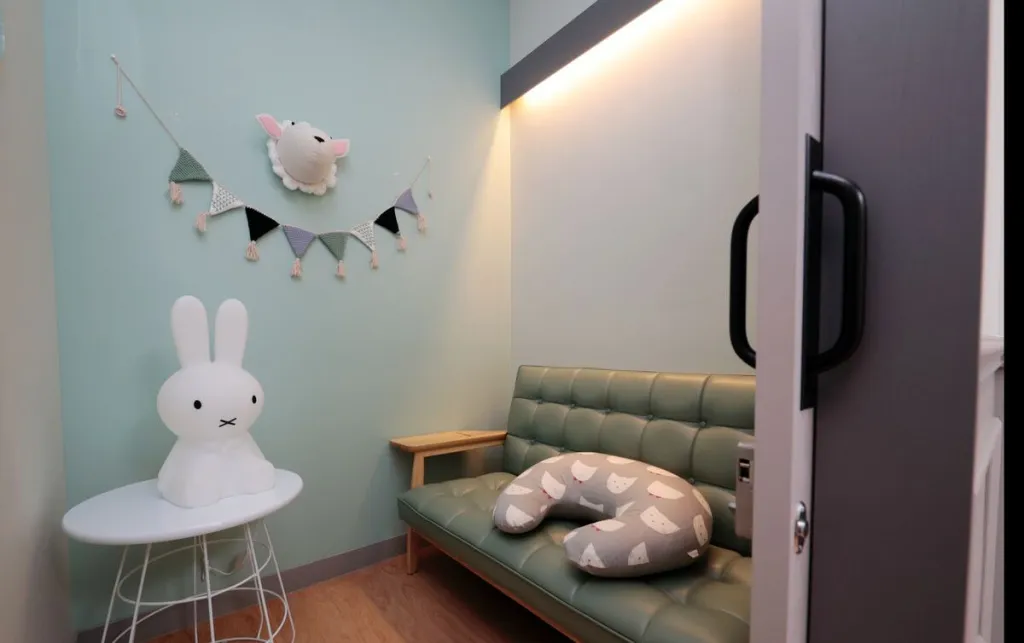 Как выбрать цвет дивана в гостиную: советы с фото