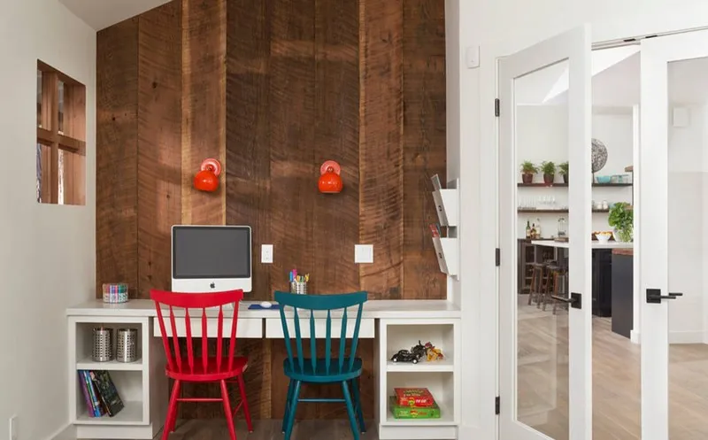 стол для занятий в детскую комнату