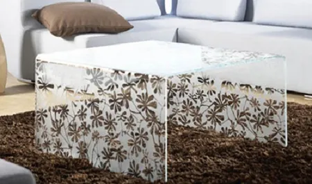 Узорчатое стекло на столике