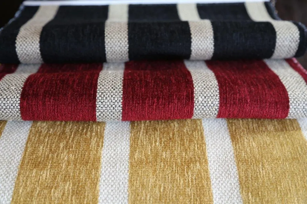 Материалы для обивки дивана: виды и особенности