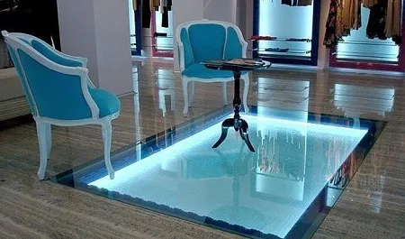 Стеклянный пол с подсветкой