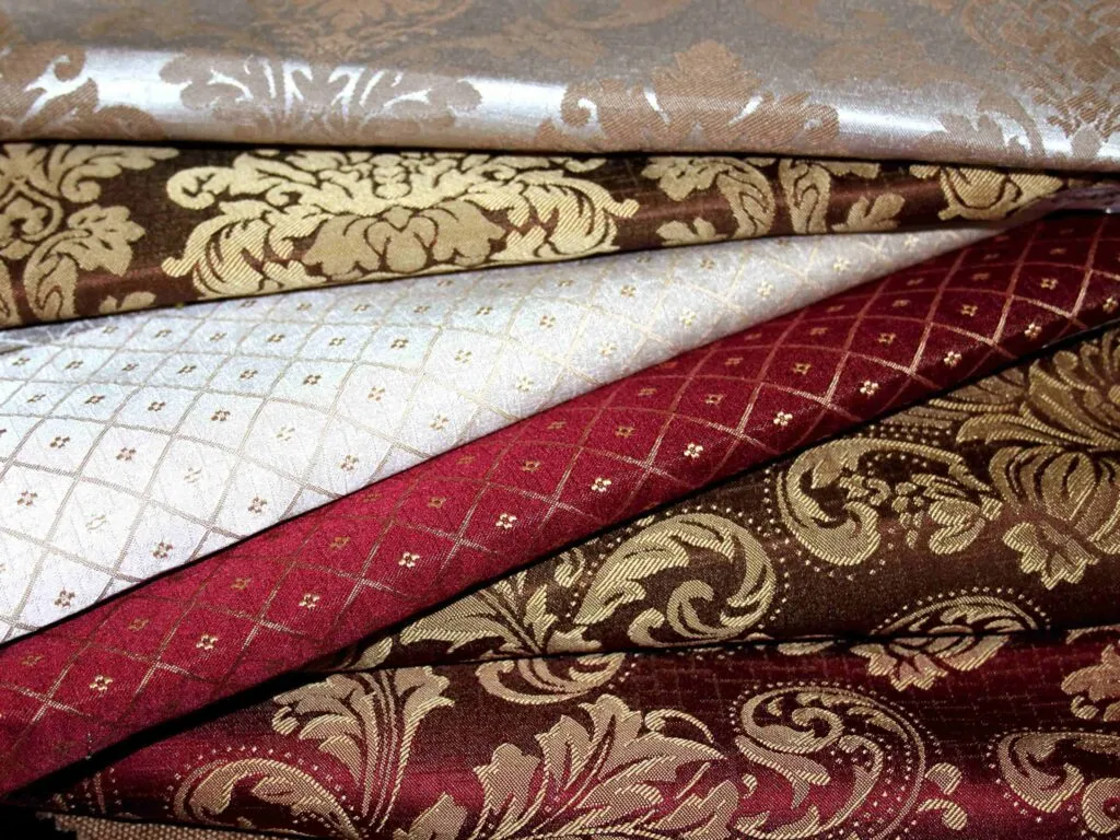 Материалы для обивки дивана: виды и особенности