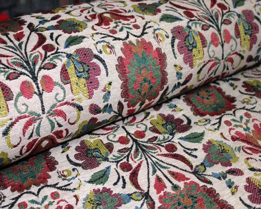 Материалы для обивки дивана: виды и особенности