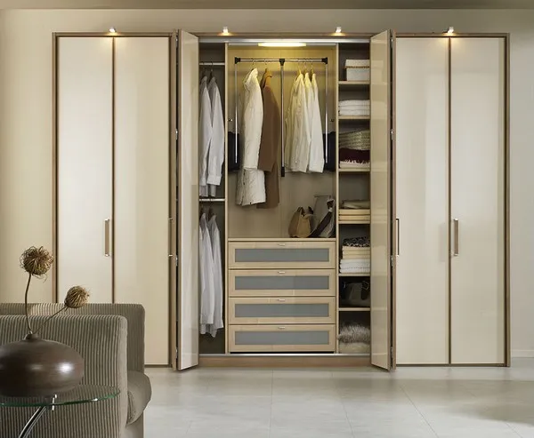 удобные распашные шкафы