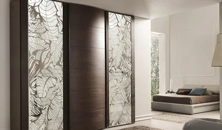 Пескоструйное стекло в оформлении шкафа