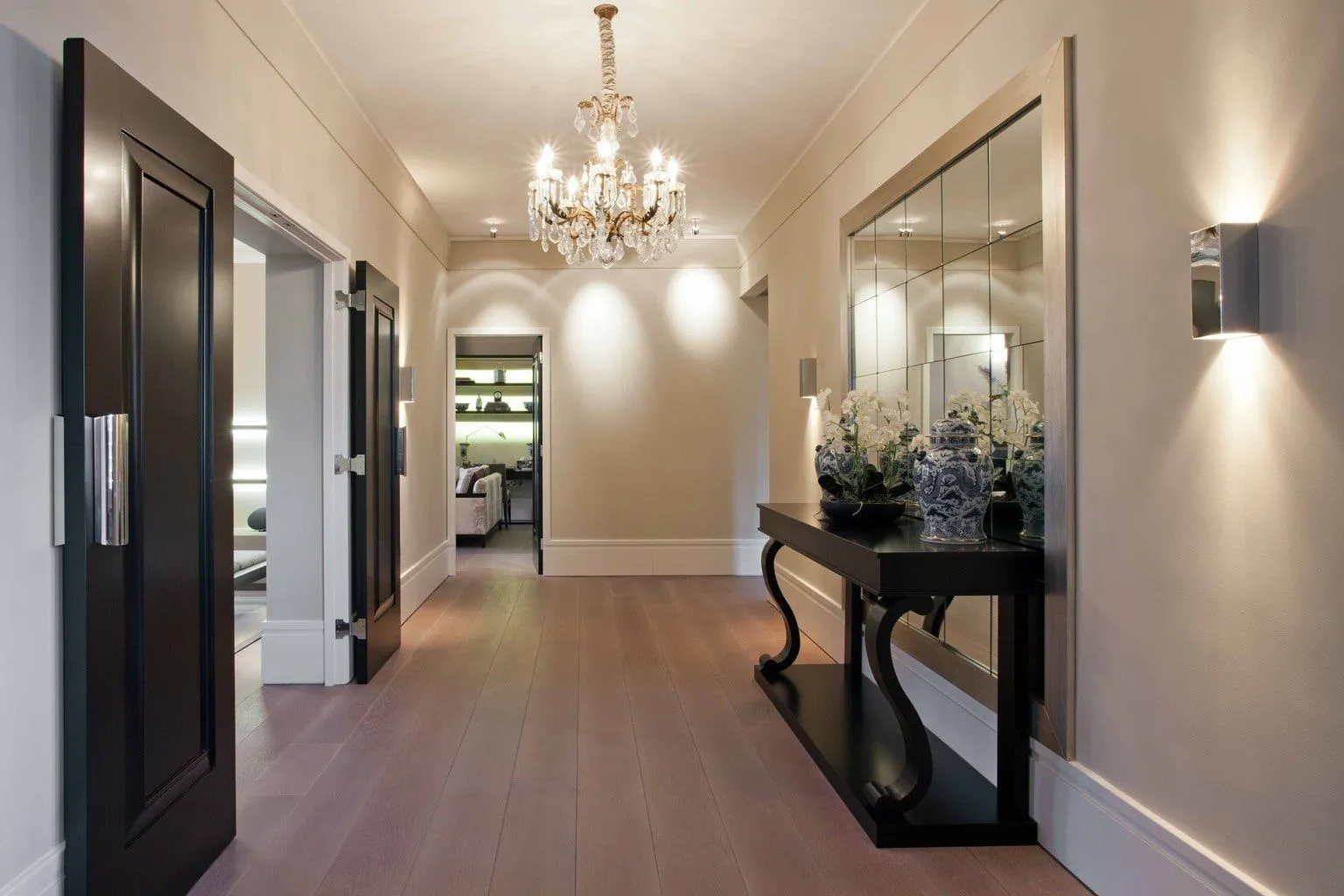 Как обустроить маленькую прихожую: дизайнерские идеи с фото