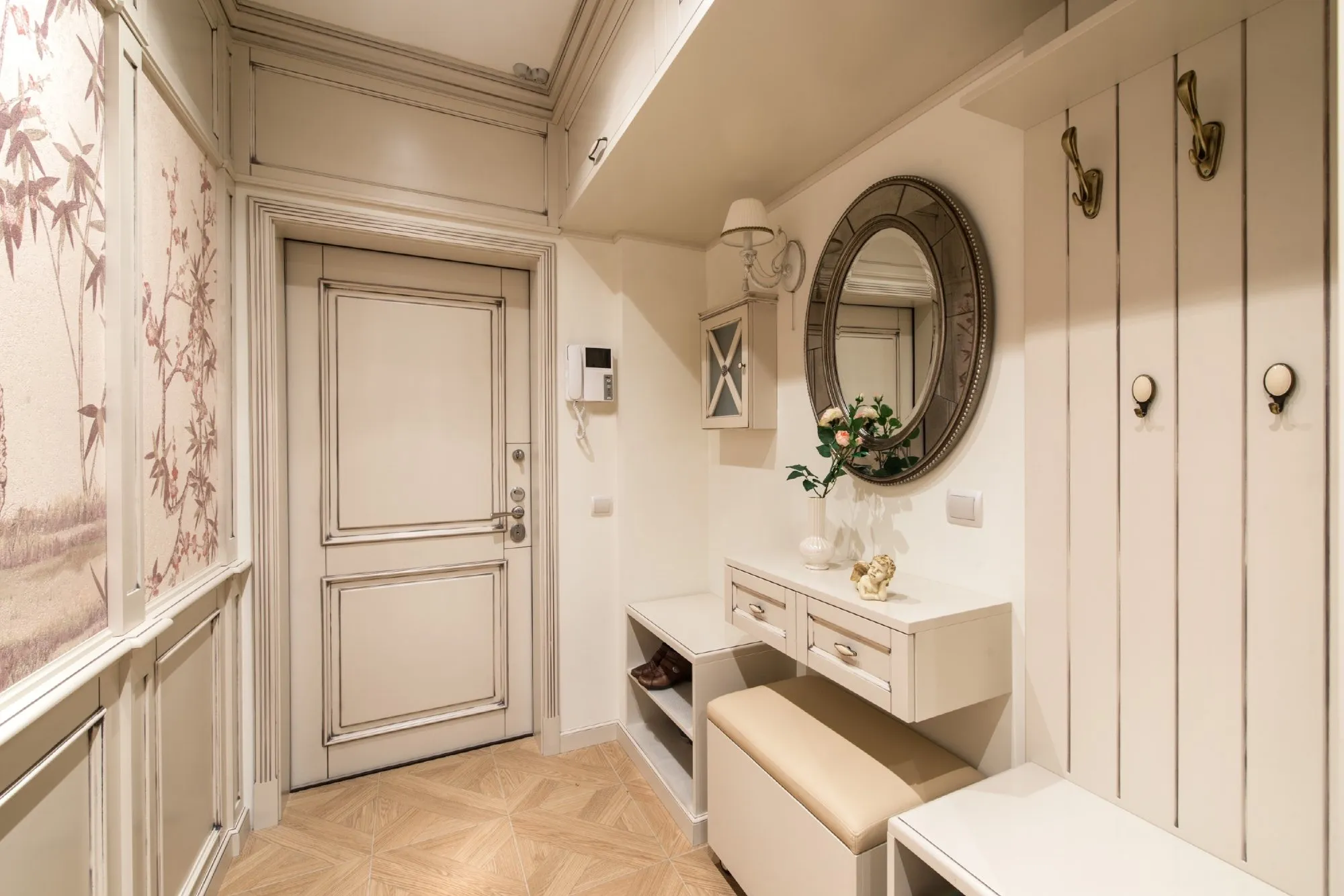 Как обустроить маленькую прихожую: дизайнерские идеи с фото