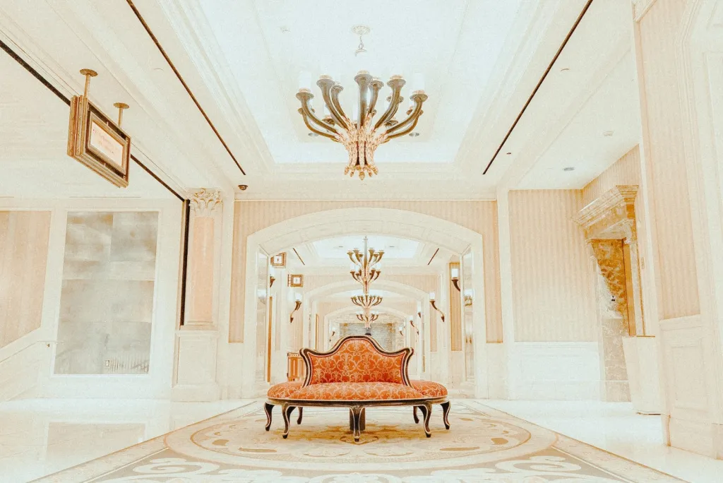 Как выбрать цвет дивана в гостиную: советы с фото