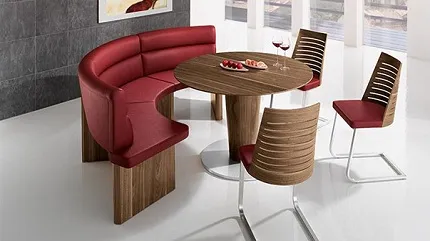 Красный кухонный уголок