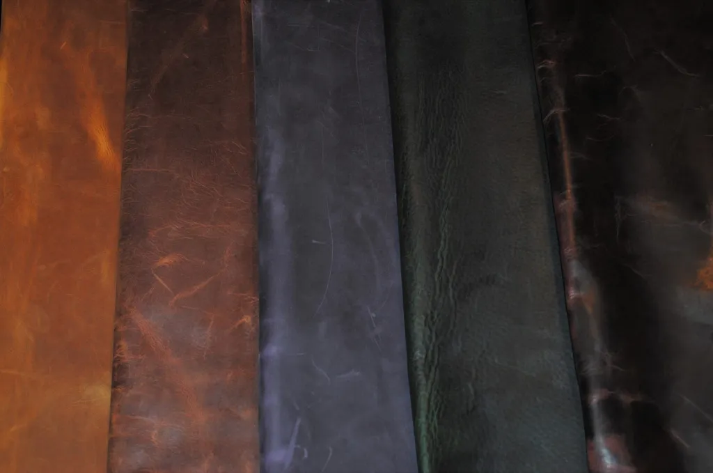 Материалы для обивки дивана: виды и особенности