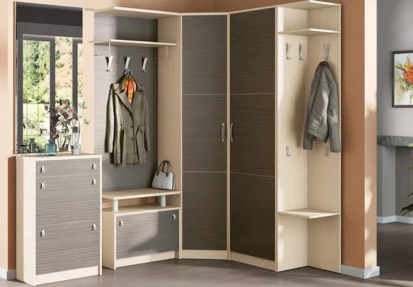 угловой распашной шкаф для прихожей