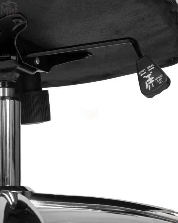 Офисное кресло для руководителей DOBRIN CHESTER (белый)