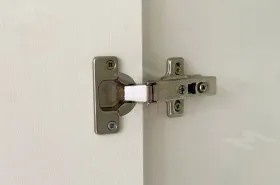 Шкаф трехдверный Ева  105.01 белое дерево/белый матовый