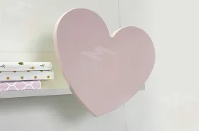 Полка навесная Сердечко белое дерево/пудра розовая