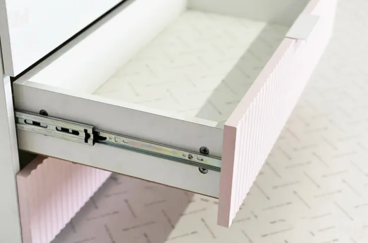 Шкаф двухдверный Зефир  120.01 белое дерево/пудра розовая (эмаль)