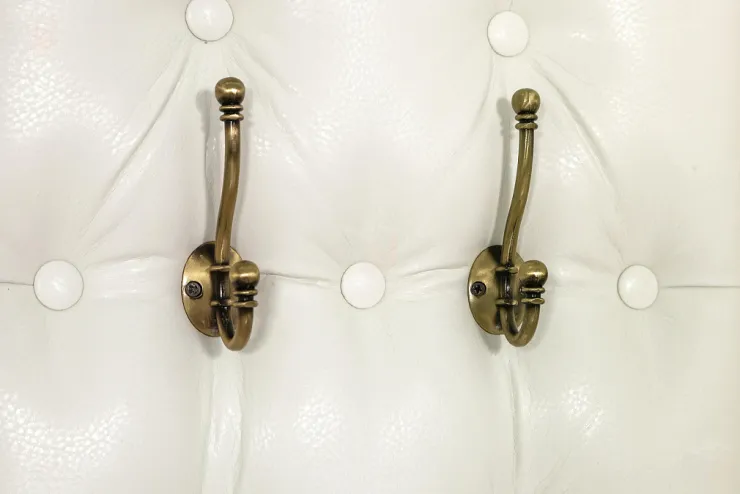 Прихожая Каприз Мягкая Белый/Ясень анкор патина №3