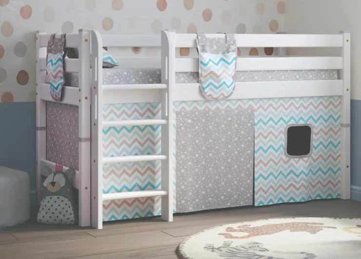 Низкая кровать Соня-11 с прямой лестницей