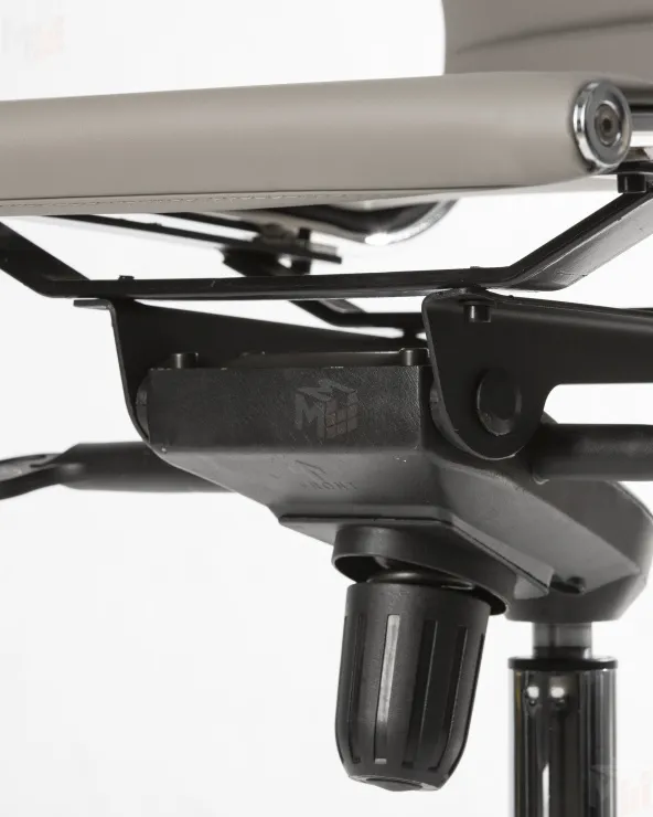 Офисное кресло для руководителей DOBRIN CLARK (серый)