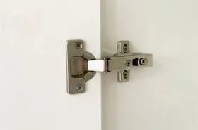 Антресоль трехдверная Зефир 119.01 белое дерево/пудра розовая (эмаль)