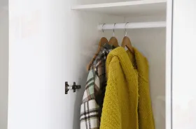 Шкаф трехдверный Ева  105.01 белое дерево/белый матовый