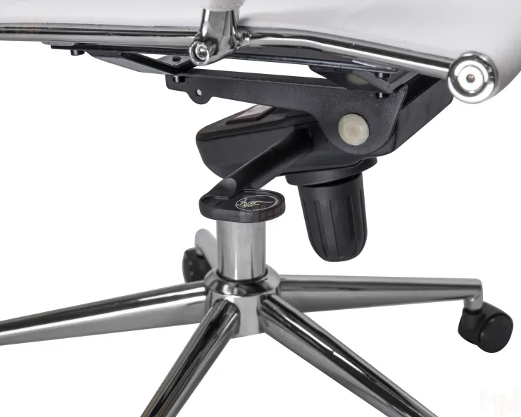 Офисное кресло для руководителей DOBRIN CLARK (белый)