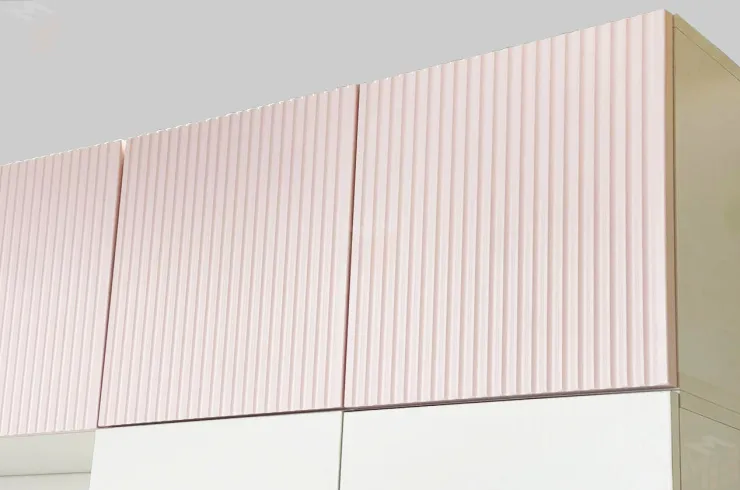 Антресоль трехдверная Зефир 119.01 белое дерево/пудра розовая (эмаль)