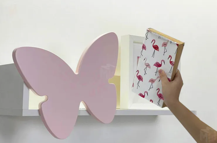 Полка навесная Бабочка белое дерево/пудра розовая