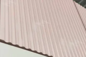 Антресоль трехдверная Зефир 119.01 белое дерево/пудра розовая (эмаль)