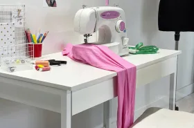 Стол Юниор белое дерево/белый муар