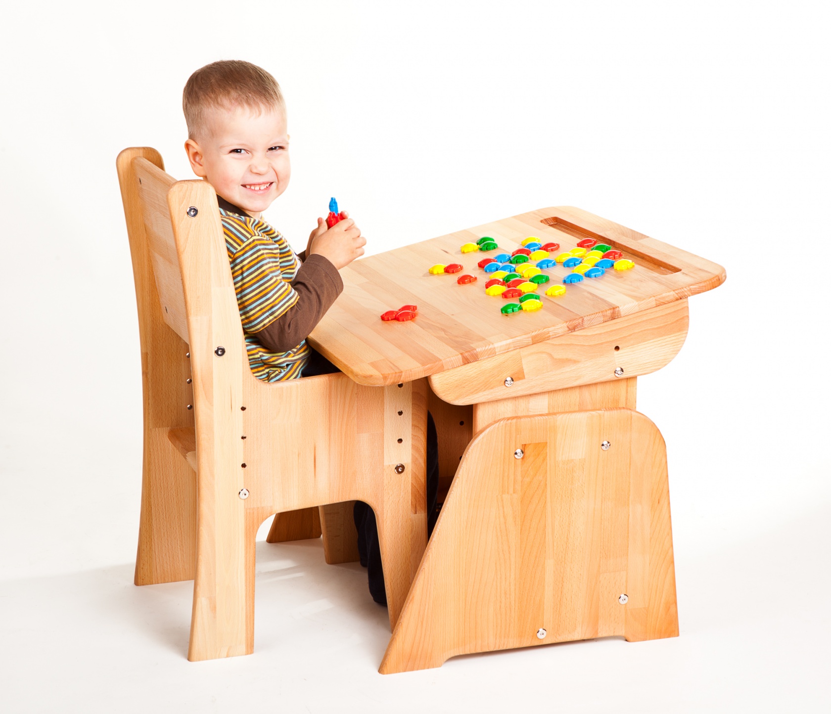 складной стол для занятий ребенка
