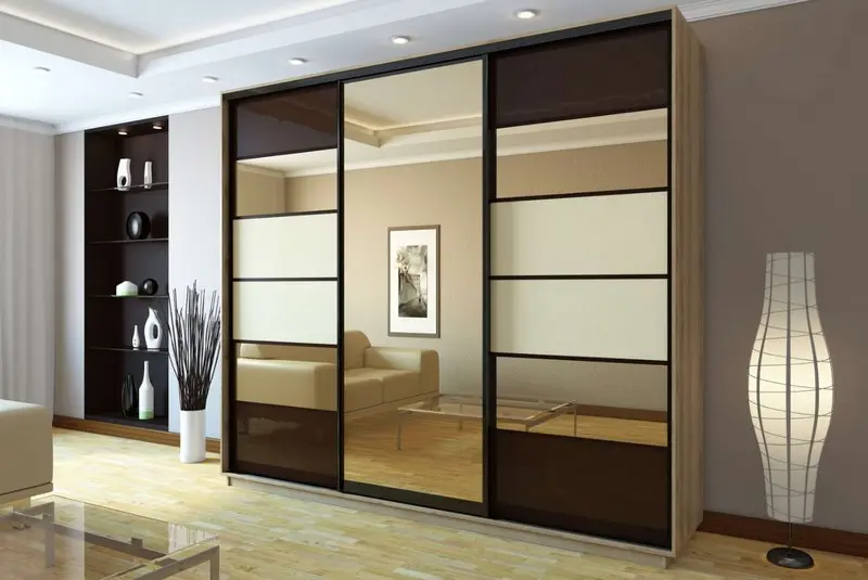 шкаф-купе трехдверный