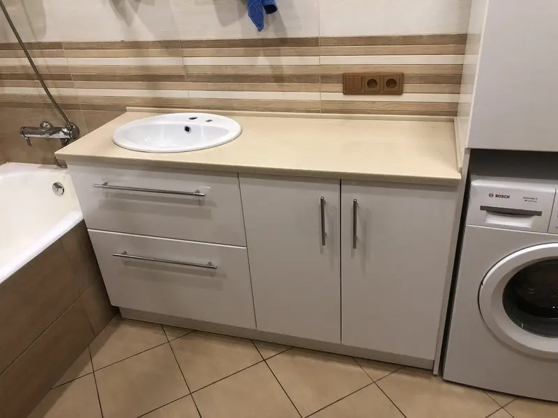 белая мебель в ванную