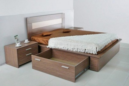 Кровать с ящиками из массива